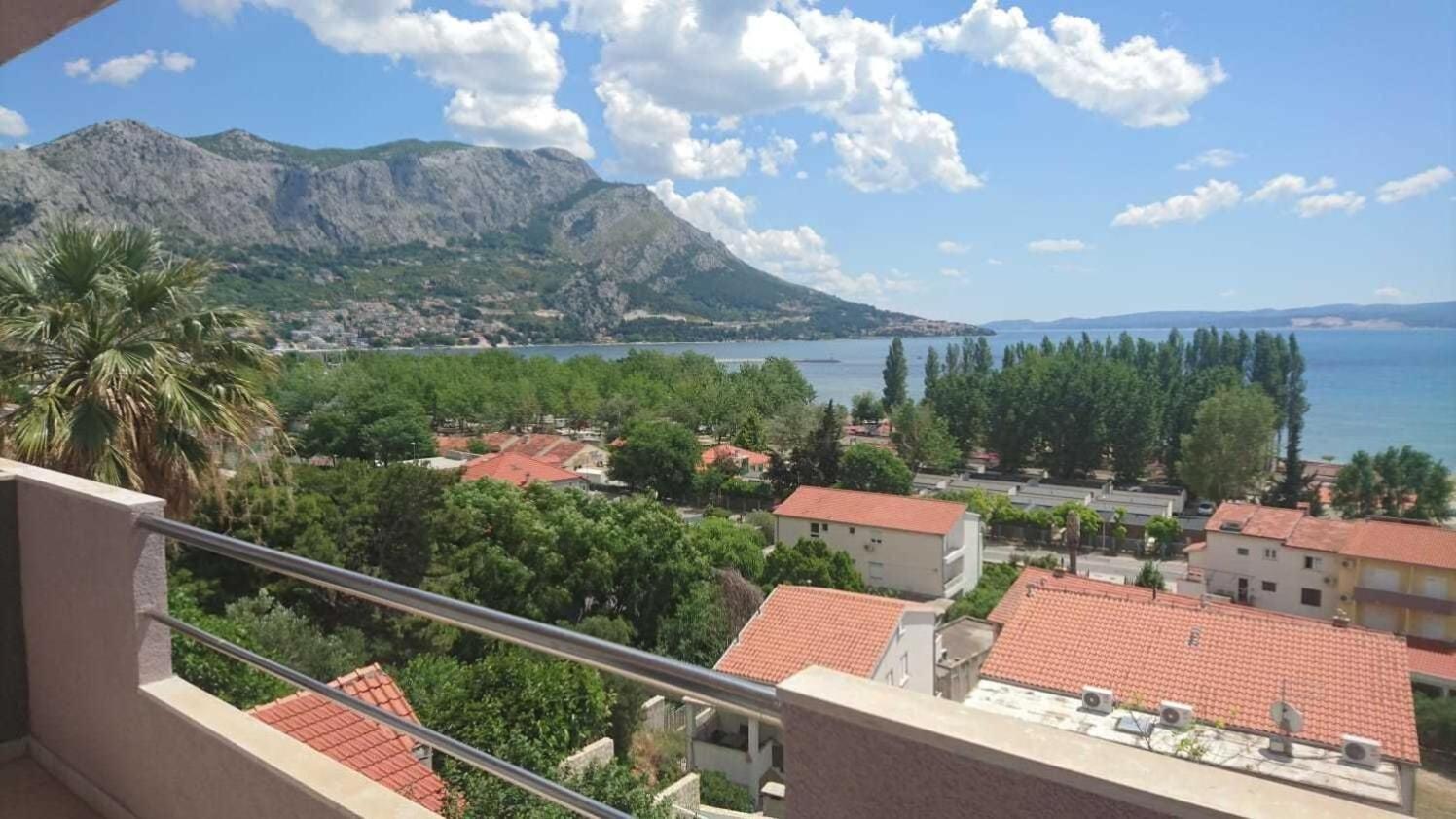 Apartment Rene Omiš Exterior foto